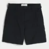 Kylande golfshorts som slutar ovanför knäet Kylande golfshorts som slutar ovanför knäet