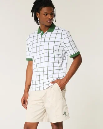 Kylande golfshorts som slutar ovanför knäet
