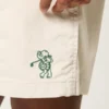 Kylande golfshorts som slutar ovanför knäet Kylande golfshorts som slutar ovanför knäet