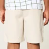 Kylande golfshorts som slutar ovanför knäet Kylande golfshorts som slutar ovanför knäet