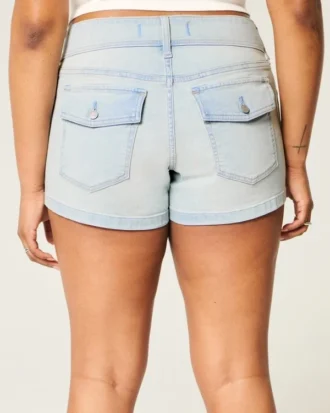 Låg midja, ljus tvättade denimshorts