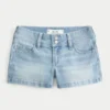 Låg midja, ljus tvättade denimshorts Låg midja, ljus tvättade denimshorts