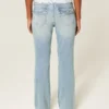 Låg midja, medium tvätt, broderade bootcut-jeans med fjärilsmotiv