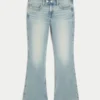 Låg midja, medium tvätt, broderade bootcut-jeans med fjärilsmotiv