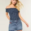 Låg midja, medium tvätt, flaggbroderad miniskort i denim Låg midja, medium tvätt, flaggbroderad miniskort i denim