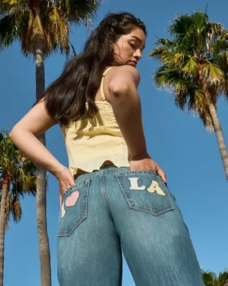 Låg midja, medium tvätt Los Angeles grafiska baggy jeans