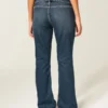 Låg midja, mörk tvätt, bälte, bootcut-jeans Låg midja, mörk tvätt, bälte, bootcut-jeans