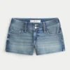 Lågmidja shorts i medium tvätt