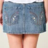 Lågmidjad broderad miniskort i denim Lågmidjad broderad miniskort i denim