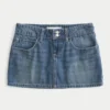 Lågmidjad broderad miniskort i denim Lågmidjad broderad miniskort i denim