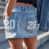 Lågmidjad miniskort i denim från Class of ’26 Lågmidjad miniskort i denim från Class of ’26
