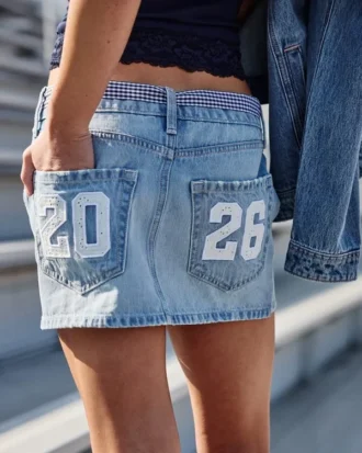 Lågmidjad miniskort i denim från Class of ’26 Lågmidjad miniskort i denim från Class of ’26
