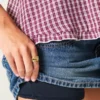 Lågmidjad miniskort i denim med nitar Lågmidjad miniskort i denim med nitar