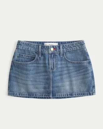 Lågmidjad miniskort i denim med röda sömmar