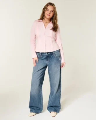 Lågmidjade baggy jeans i mörk tvätt med blommig brodyr