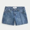 Lågmidjade baggy jeansshorts med rosettmönster Lågmidjade baggy jeansshorts med rosettmönster