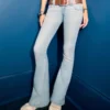 Lågmidjade bootcut-jeans i ljus tvätt Lågmidjade bootcut-jeans i ljus tvätt