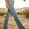 Lågmidjade bootcut-jeans i ljus tvätt Lågmidjade bootcut-jeans i ljus tvätt