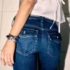 Lågmidjade bootcut-jeans i mörk tvätt