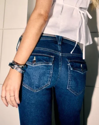 Lågmidjade bootcut-jeans i mörk tvätt