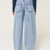 Lågmidjade, ljusblå, avsmalnande baggyjeans