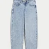 Lågmidjade, ljusblå, avsmalnande baggyjeans