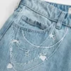 Lågmidjade, ljusblå baggyjeans med kedjebroderi Lågmidjade, ljusblå baggyjeans med kedjebroderi