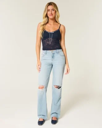 Lågmidjade, ljusblå, slitna, lösa jeans
