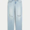 Lågmidjade, ljusblå, slitna, lösa jeans
