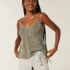 Lågmidjade minishorts i ljus tvättad denim Lågmidjade minishorts i ljus tvättad denim