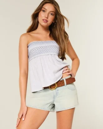Lågmidjade minishorts i ljus tvättad denim