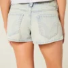 Lågmidjade minishorts i ljus tvättad denim Lågmidjade minishorts i ljus tvättad denim