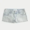 Lågmidjade minishorts i ljus tvättad denim Lågmidjade minishorts i ljus tvättad denim