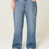 Lågmidjade, mörkblå baggyjeans med broderad text ”Class of ’26” Lågmidjade, mörkblå baggyjeans med broderad text ”Class of ’26”