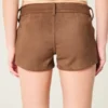 Lågmidjade shorts i imitationsmocka