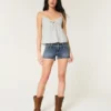 Lågmidjade shorts i mediumtvättad denim Lågmidjade shorts i mediumtvättad denim