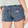 Lågmidjade shorts i mediumtvättad denim Lågmidjade shorts i mediumtvättad denim