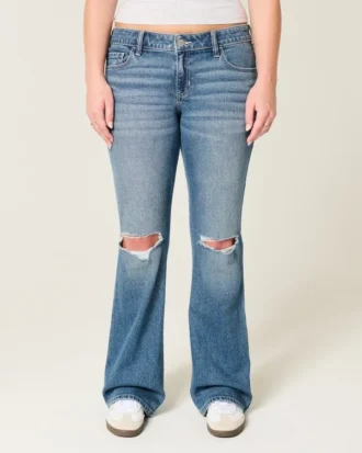 Lågmidjade, slitna bootcut-jeans i medium tvätt