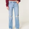 Lågmidjade, slitna jeans i medium tvätt med rak passform