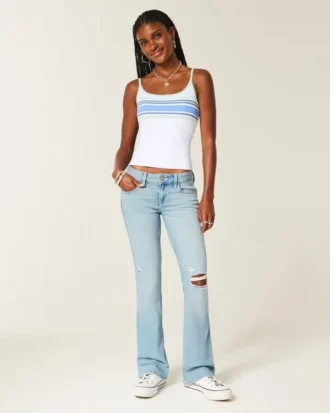 Lågmidjade, slitna, ljusblå bootcut-jeans med broderier