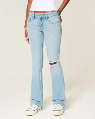 Lågmidjade, slitna, ljusblå bootcut-jeans med broderier