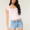 Lågmidjade, slitna, ljusblå jeansshorts Lågmidjade, slitna, ljusblå jeansshorts