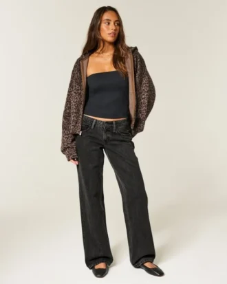 Lågmidjade, tvättade svarta baggyjeans