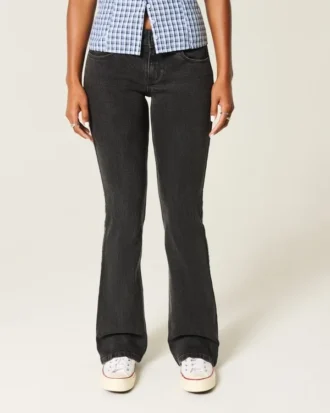 Lågmidjade tvättade svarta bootcut-jeans