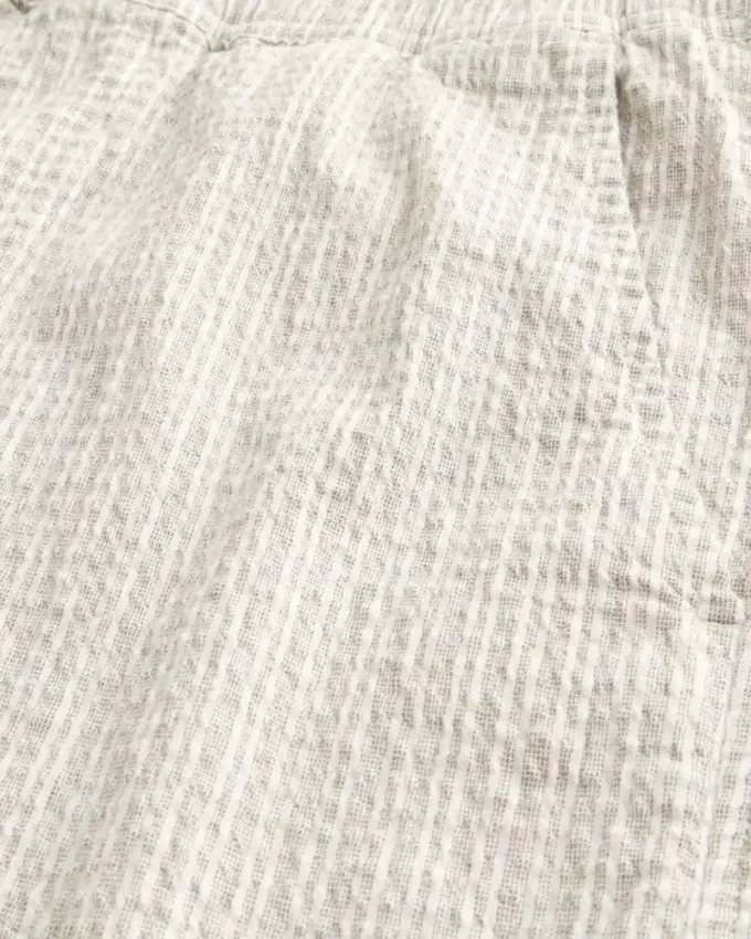 Linnenblandade seersuckershorts i midilängd Linnenblandade seersuckershorts i midilängd