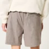 Linnenblandade shorts som dras på, halvhöga