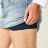 Ljus tvättad miniskort i denim med nitar Ljus tvättad miniskort i denim med nitar