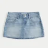 Ljus tvättad miniskort i denim med nitar Ljus tvättad miniskort i denim med nitar