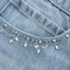 Ljus tvättad miniskort i denim med nitar Ljus tvättad miniskort i denim med nitar