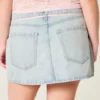 Ljus tvättad miniskort i denim med snörning